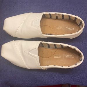 Women’s Toms white size 8.5